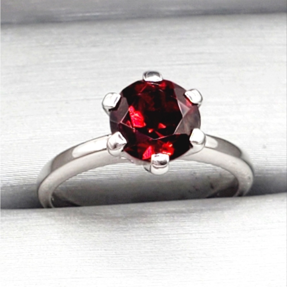 Genuine Round 1.25 Carat Garnet 925 Sterling Silver Solitaire Engagement Ring